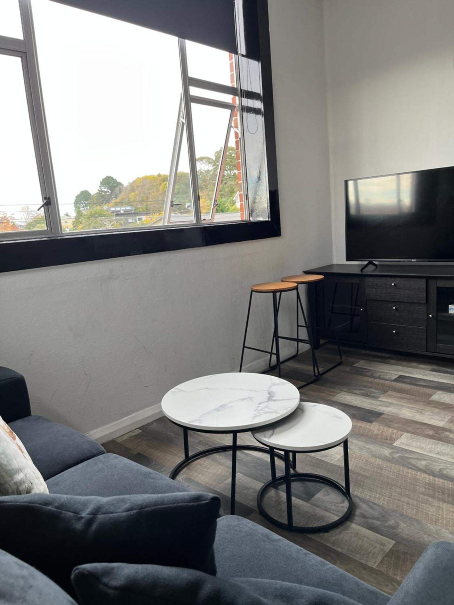 Modern Upstairs Apartment In Dunedin Central Екстер'єр фото